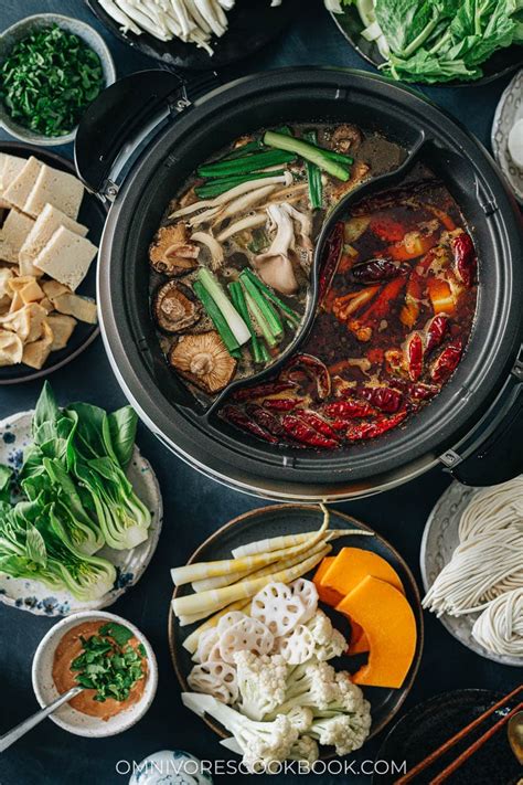 How does Chunky Vegetable Hot Pot (v) fit into your Daily Goals - calories, carbs, nutrition