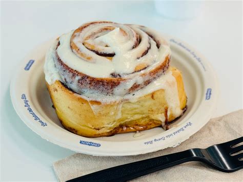 How does Cinnabon, Classic fit into your Daily Goals - calories, carbs, nutrition