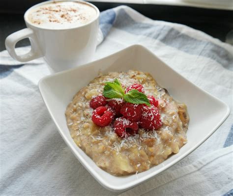 How does Cinnamon Apple Walnut Oatmeal VG DF GF fit into your Daily Goals - calories, carbs, nutrition