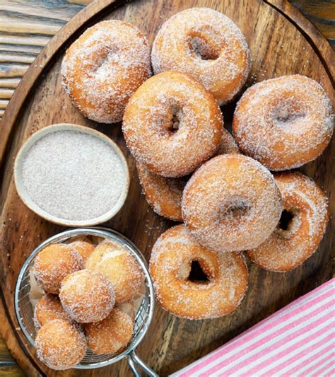 How does Cinnamon Cake Donut fit into your Daily Goals - calories, carbs, nutrition