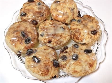 How does Cinnamon Raisin Biscuits fit into your Daily Goals - calories, carbs, nutrition