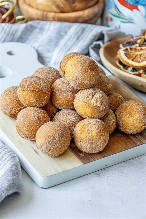 How does Cinnamon Sugar Donut Hole fit into your Daily Goals - calories, carbs, nutrition