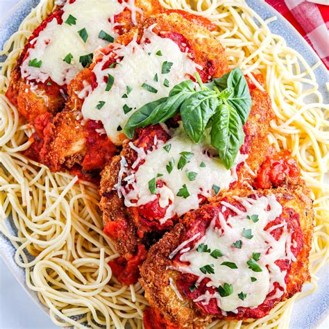 How does Classic Chicken Parmesan fit into your Daily Goals - calories, carbs, nutrition