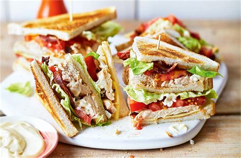 How does Classic Chicken Sandwich (75592.0) fit into your Daily Goals - calories, carbs, nutrition