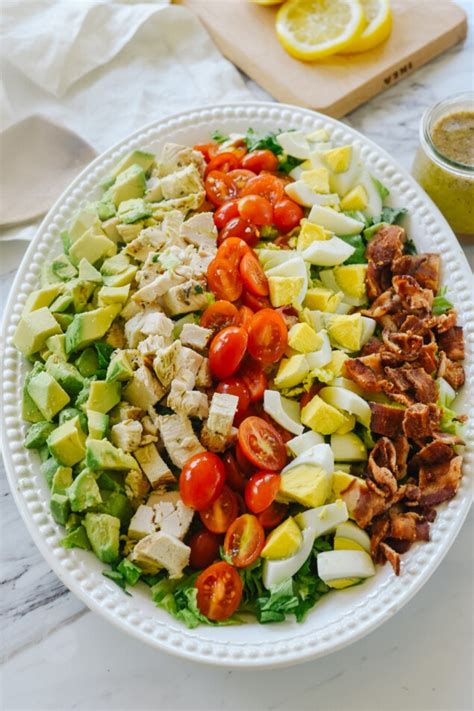 How does Classic Cobb Salad fit into your Daily Goals - calories, carbs, nutrition