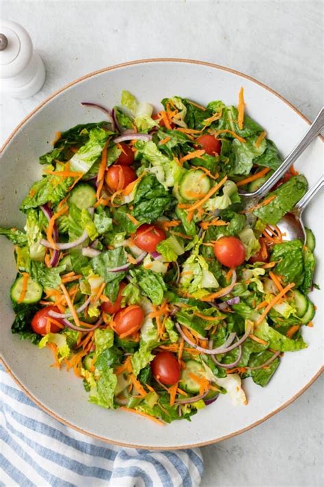 How does Classic Garden Salad fit into your Daily Goals - calories, carbs, nutrition