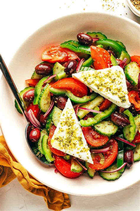 How does Classic Greek Salad fit into your Daily Goals - calories, carbs, nutrition