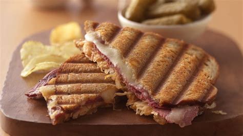 How does Classic Reuben Panini fit into your Daily Goals - calories, carbs, nutrition