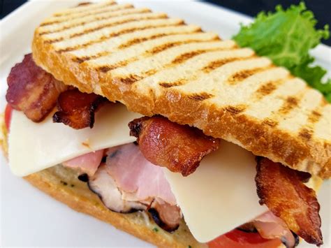 How does Clubhouse Turkey Panini fit into your Daily Goals - calories, carbs, nutrition