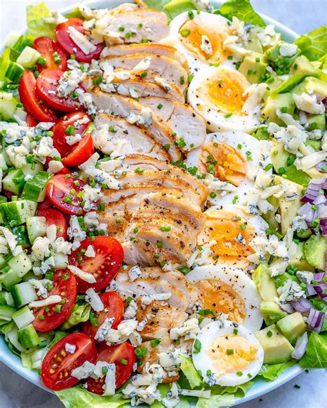 How does Cobb Salad, 32 oz fit into your Daily Goals - calories, carbs, nutrition