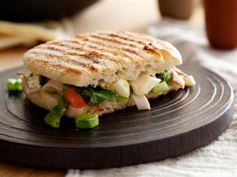 How does Cobb Salad Panini fit into your Daily Goals - calories, carbs, nutrition