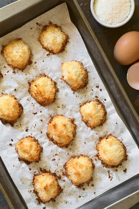 How does Coconut Macaroon fit into your Daily Goals - calories, carbs, nutrition