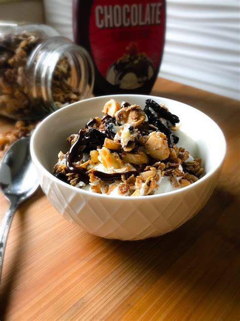 How does Coconut Oreo Macadamia Nut Granola fit into your Daily Goals - calories, carbs, nutrition