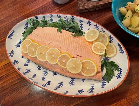 How does Cold Poached Salmon fit into your Daily Goals - calories, carbs, nutrition