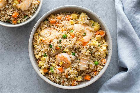 How does Combination Fried Rice fit into your Daily Goals - calories, carbs, nutrition