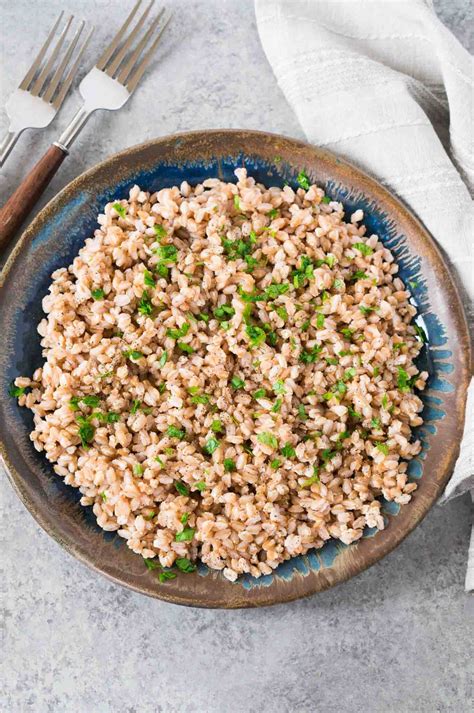 How does Cooked Farro fit into your Daily Goals - calories, carbs, nutrition