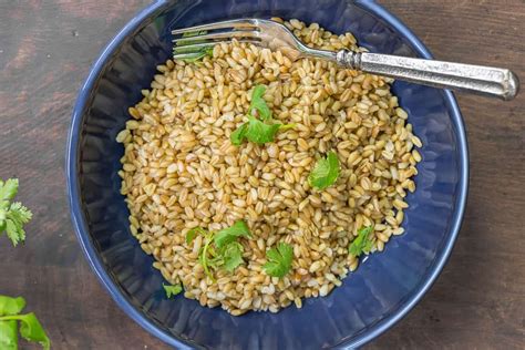 How does Cooked Freekeh fit into your Daily Goals - calories, carbs, nutrition