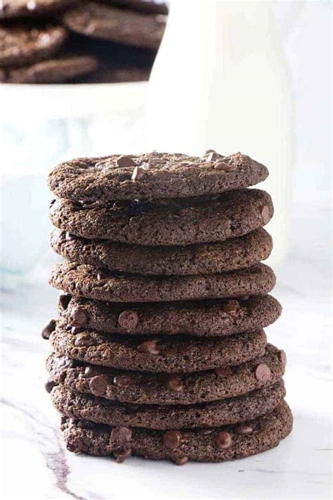 How does Cookie, Double Chocolate (Bostwick) fit into your Daily Goals - calories, carbs, nutrition