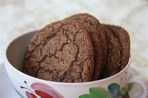 How does Cookie, Molasses (Bostwick) fit into your Daily Goals - calories, carbs, nutrition