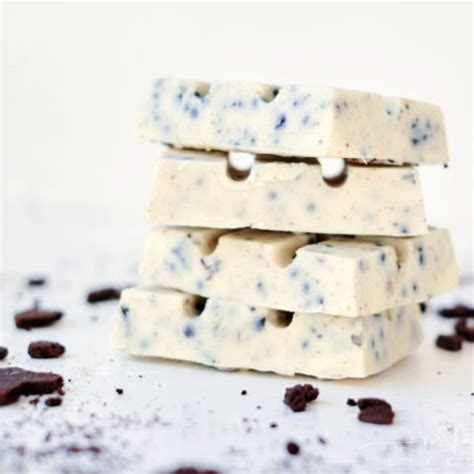 How does Cookie and Cream Chocolate Bar fit into your Daily Goals - calories, carbs, nutrition