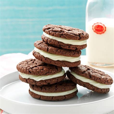 How does Cookies, chocolate sandwich, with creme filling, reduced fat fit into your Daily Goals - calories, carbs, nutrition