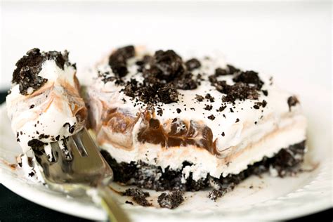 How does Cookies N Cream Delight fit into your Daily Goals - calories, carbs, nutrition