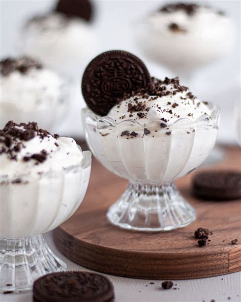 How does Cookies and Creme Mousse fit into your Daily Goals - calories, carbs, nutrition