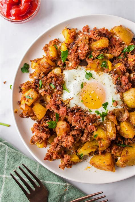 How does Corned Beef Hash fit into your Daily Goals - calories, carbs, nutrition