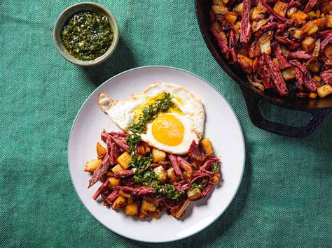 How does Corned Beef Hash fit into your Daily Goals - calories, carbs, nutrition