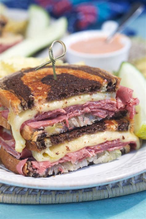 How does Corned Beef Reuben fit into your Daily Goals - calories, carbs, nutrition