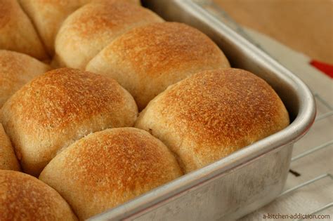 How does Country Wheat Dinner Roll fit into your Daily Goals - calories, carbs, nutrition