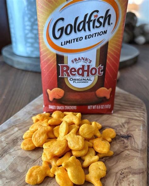 How does Crackers, Gold Fish fit into your Daily Goals - calories, carbs, nutrition