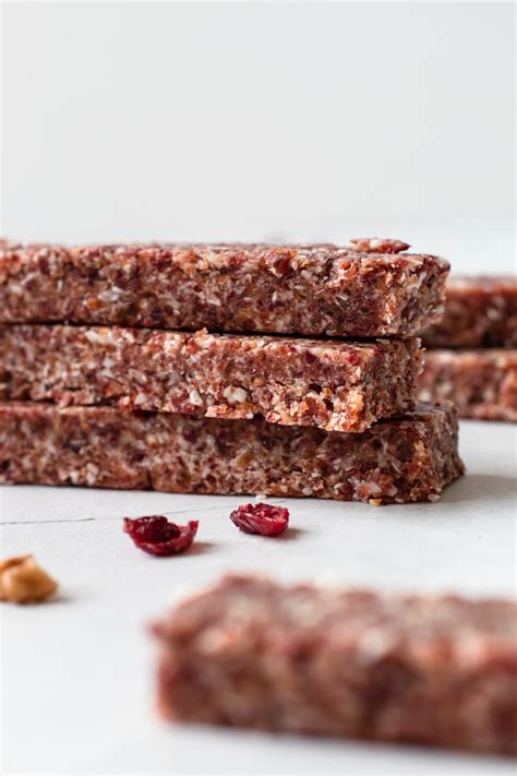 How does Cranberry Protein Snack Bar fit into your Daily Goals - calories, carbs, nutrition