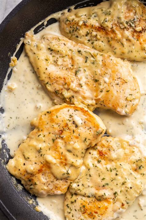 How does Creamy Chicken & Biscuits fit into your Daily Goals - calories, carbs, nutrition