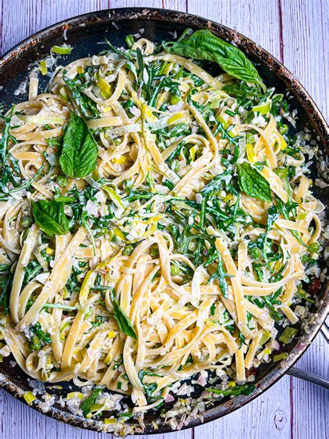 How does Creamy Pasta Primavera fit into your Daily Goals - calories, carbs, nutrition