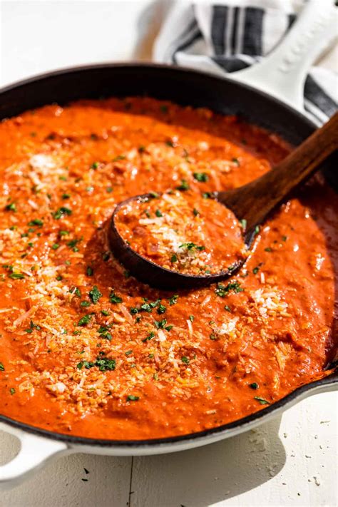 How does Creamy Tomato Sauce fit into your Daily Goals - calories, carbs, nutrition
