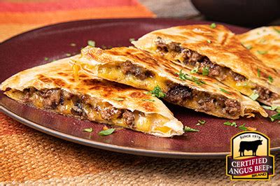 How does Crisol Quesadilla Carne de Cerdo 3 EA fit into your Daily Goals - calories, carbs, nutrition