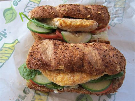 How does Crispy Chicken Super Sub fit into your Daily Goals - calories, carbs, nutrition