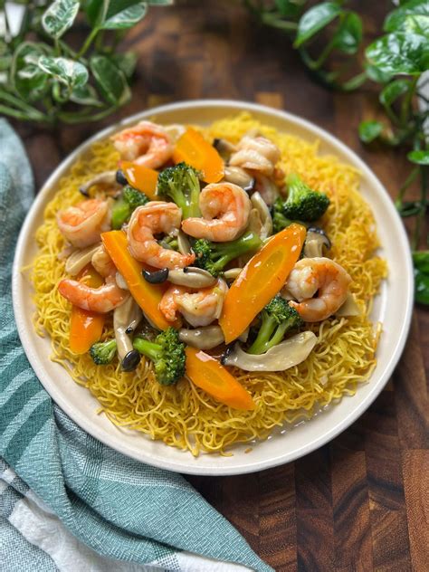 How does Crispy Lo Mein Noodles (106906.1) fit into your Daily Goals - calories, carbs, nutrition