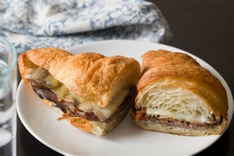 How does Croissant with Roast Beef Cheddar fit into your Daily Goals - calories, carbs, nutrition