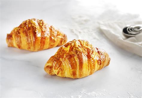 How does Croissants, cheese fit into your Daily Goals - calories, carbs, nutrition