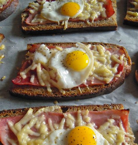 How does Croque Monsier Tartine fit into your Daily Goals - calories, carbs, nutrition