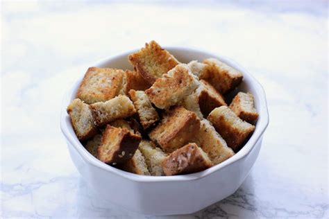 How does Croutons Wheat 1 oz fit into your Daily Goals - calories, carbs, nutrition