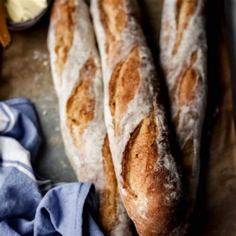 How does Crusty White Baguette fit into your Daily Goals - calories, carbs, nutrition