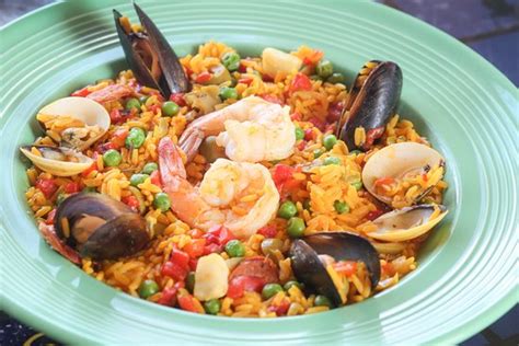 How does Cuban Seafood Paella fit into your Daily Goals - calories, carbs, nutrition