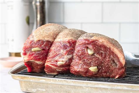 How does Cured Roast Beef fit into your Daily Goals - calories, carbs, nutrition