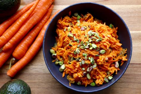 How does Curried Carrots and Raisins Deli Shaker fit into your Daily Goals - calories, carbs, nutrition