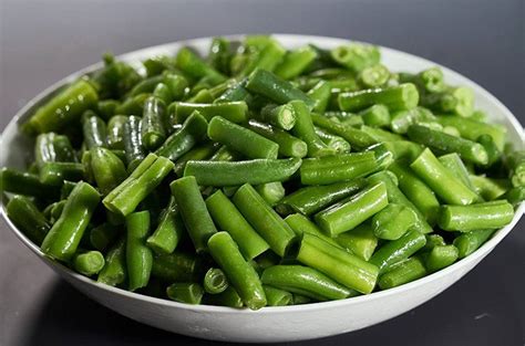 How does Cut Green Beans fit into your Daily Goals - calories, carbs, nutrition