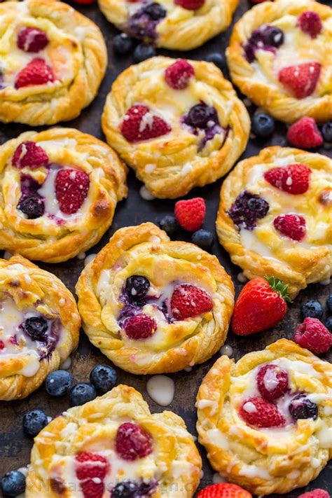 How does Danish pastry, cheese fit into your Daily Goals - calories, carbs, nutrition