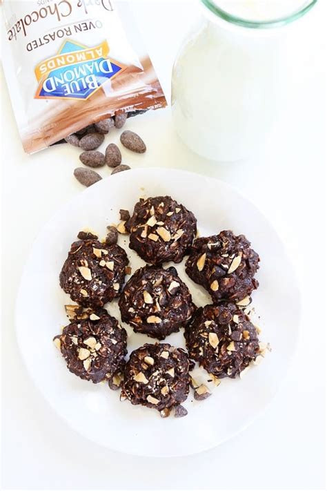 How does Dark Chocolate Almond Cookies fit into your Daily Goals - calories, carbs, nutrition